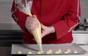 Utiliser une poche à douille