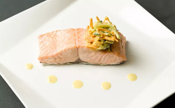 Pavé de saumon aux petits légumes 