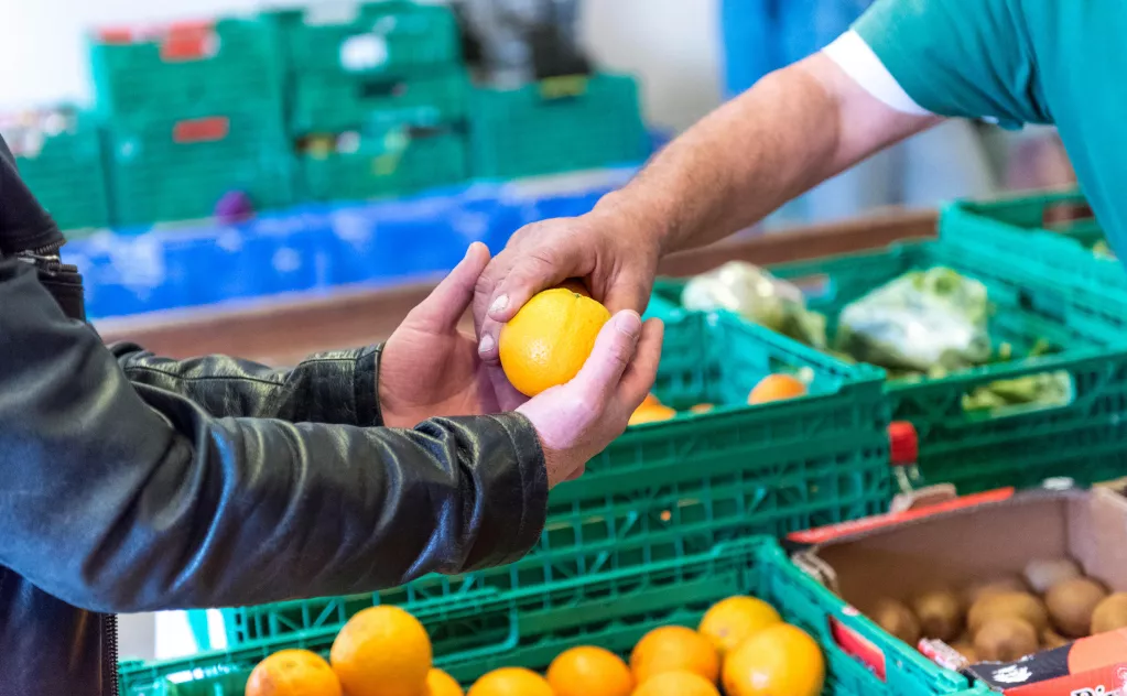 Elior redistribue les repas non consommés aux banques alimentaires !