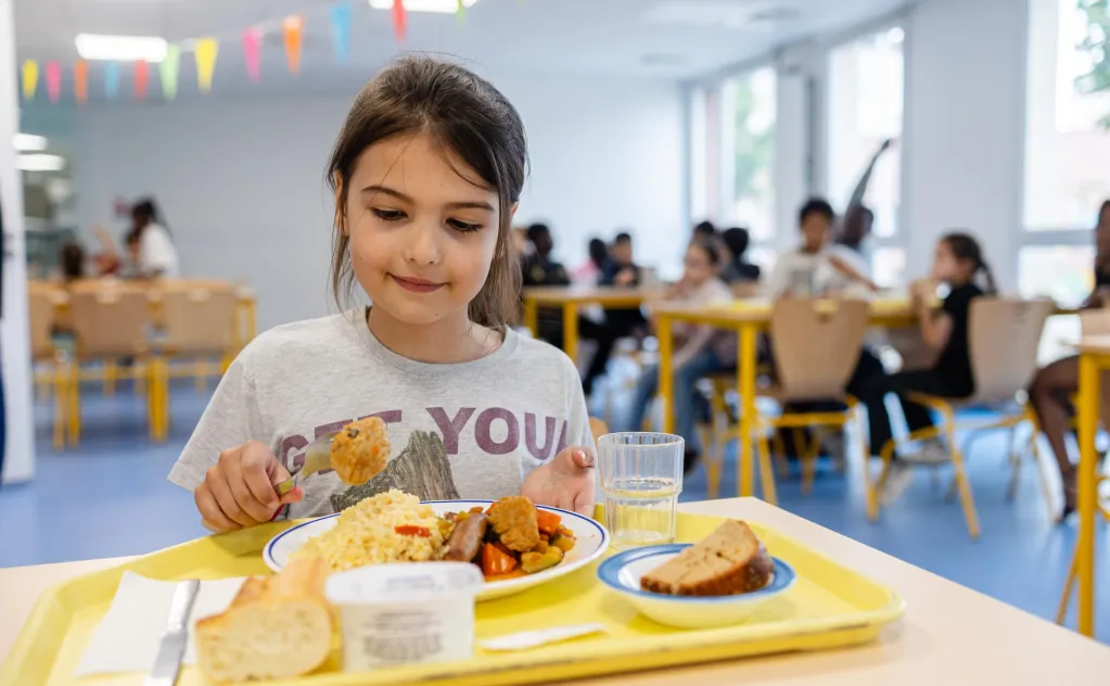 cantine scolaire enfants